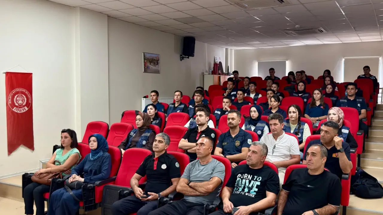 Malatya itfaiye dalgıçlarına sağlık eğitimi verildi