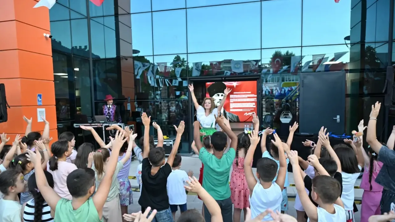 Manisa Büyükşehir Saruhanlı'da çocukların yüzlerini gülümsetti