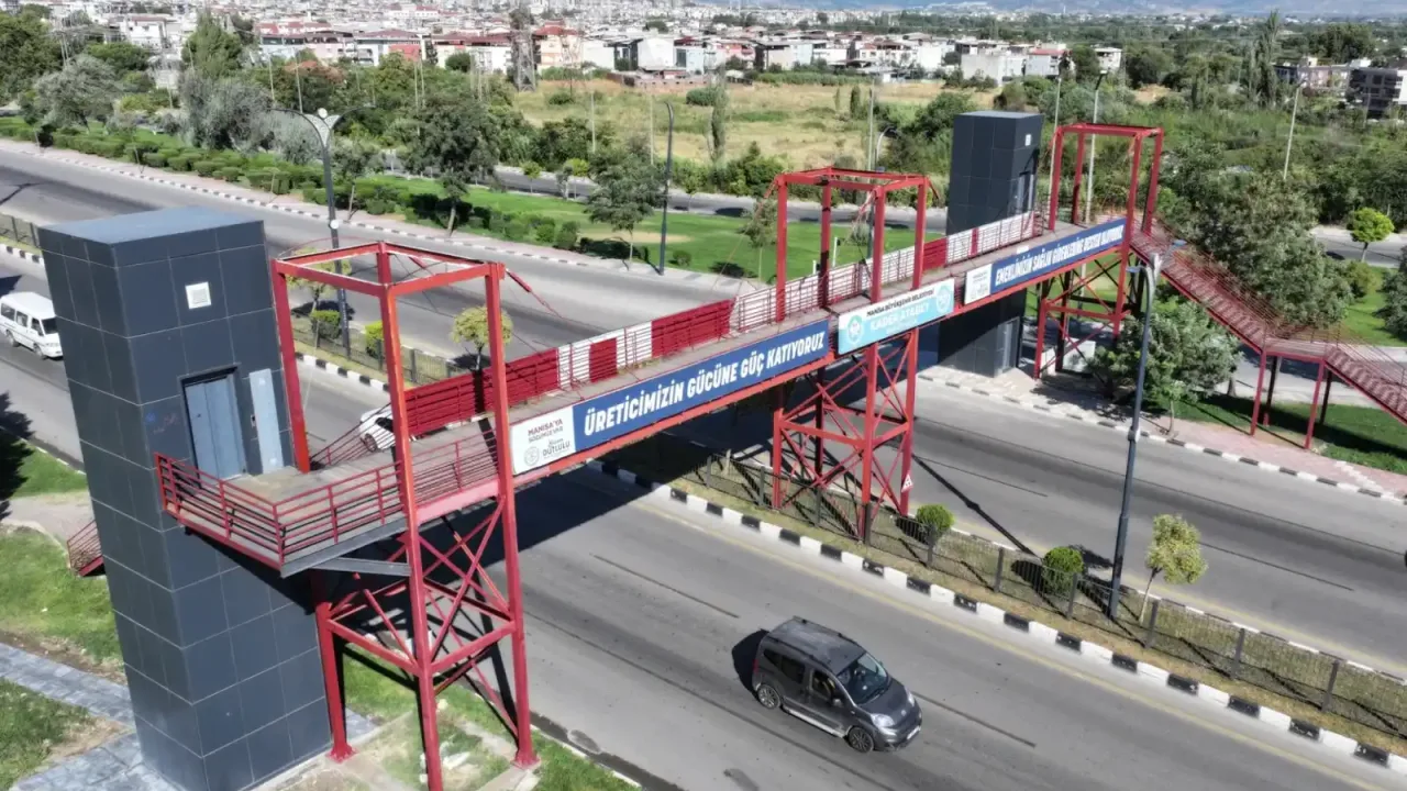 Manisa’da üst geçide asansör kolaylığı