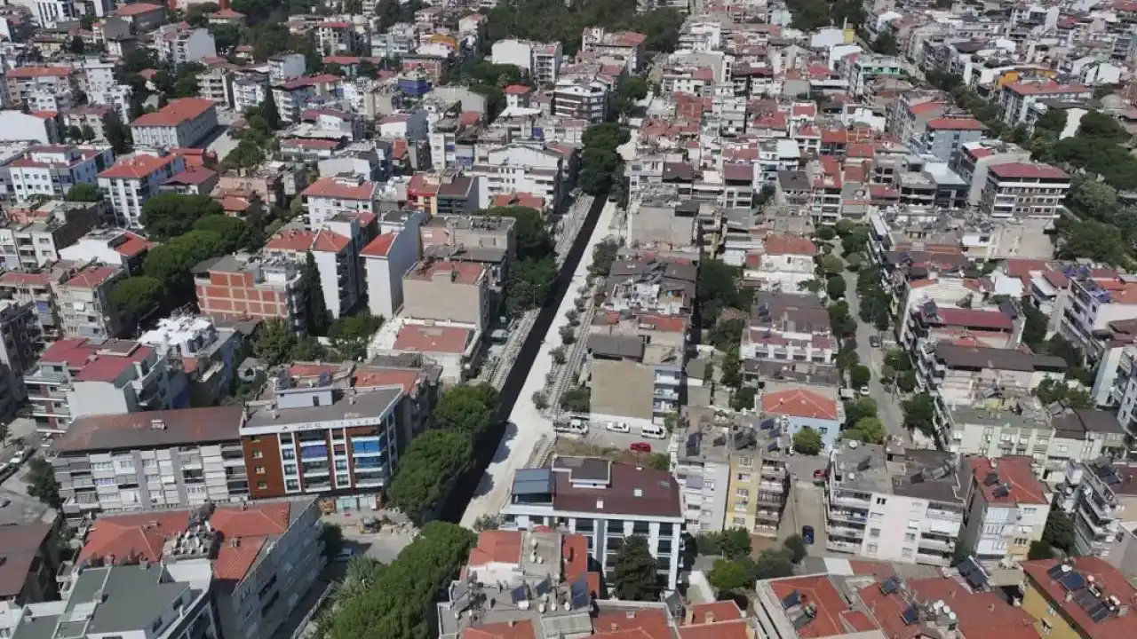 Manisa Salihli’de 4 caddeye sıcak asfalt