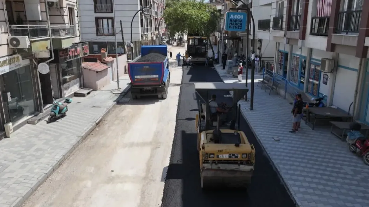 Soma Turgutalp'te ilk kez sıcak asfalt dönemi