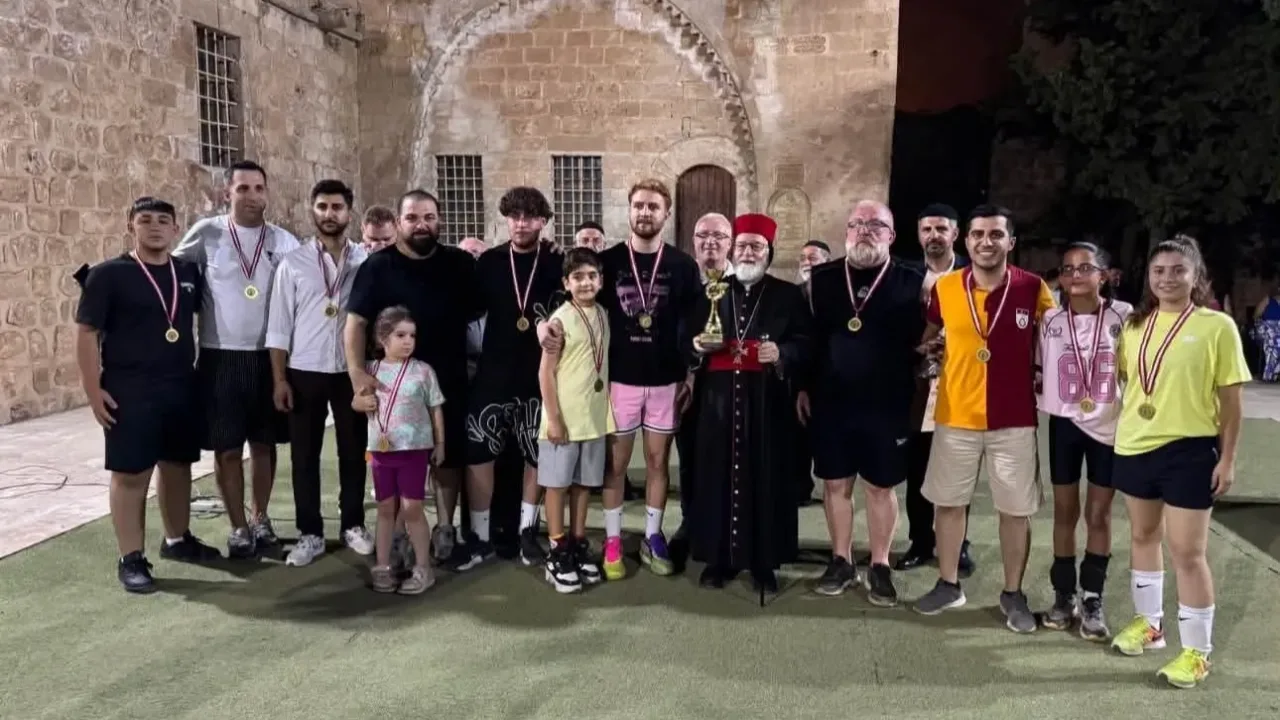 Mardin Kırklar Kilisesi’nde voleybol heyecanı: Şampiyon Mor