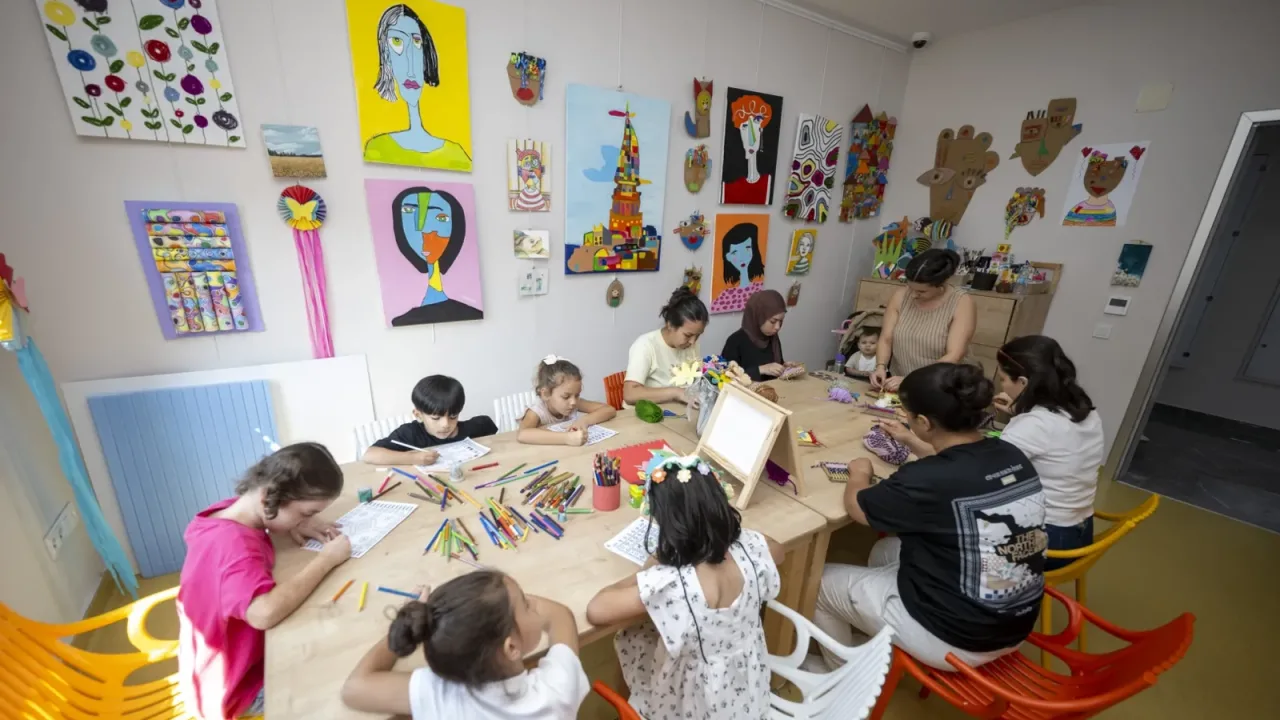 Mersin’de çocuklar hem eğleniyor hem öğreniyor
