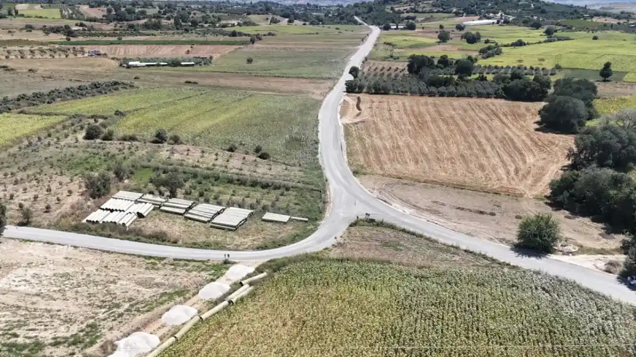 Mersin’de kırsal yollarda 21 kilometrelik asfalt çalışması