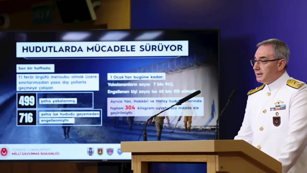 MSB: 3 PKK’lı terörist teslim oldu... Hudutlarda mücadele sürüyor