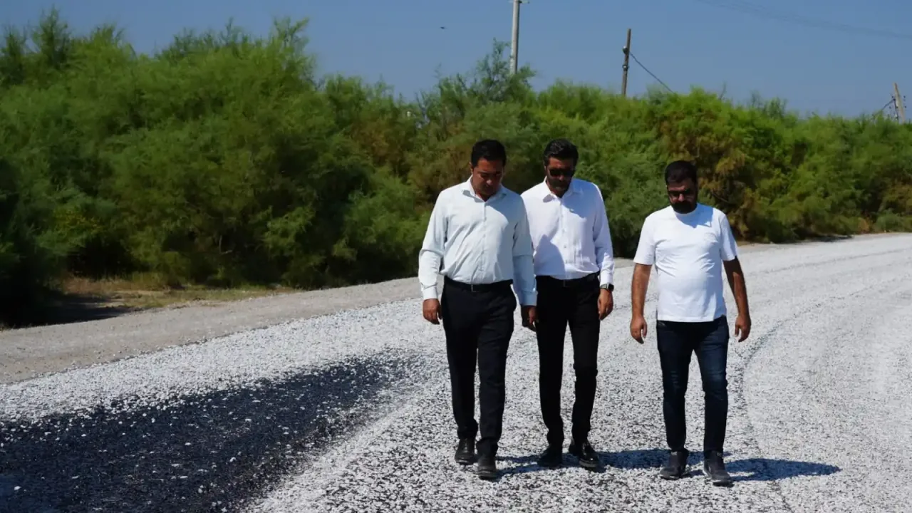 Milas Belediyesi kırsal yollarda sathi kaplama sürecini başlattı