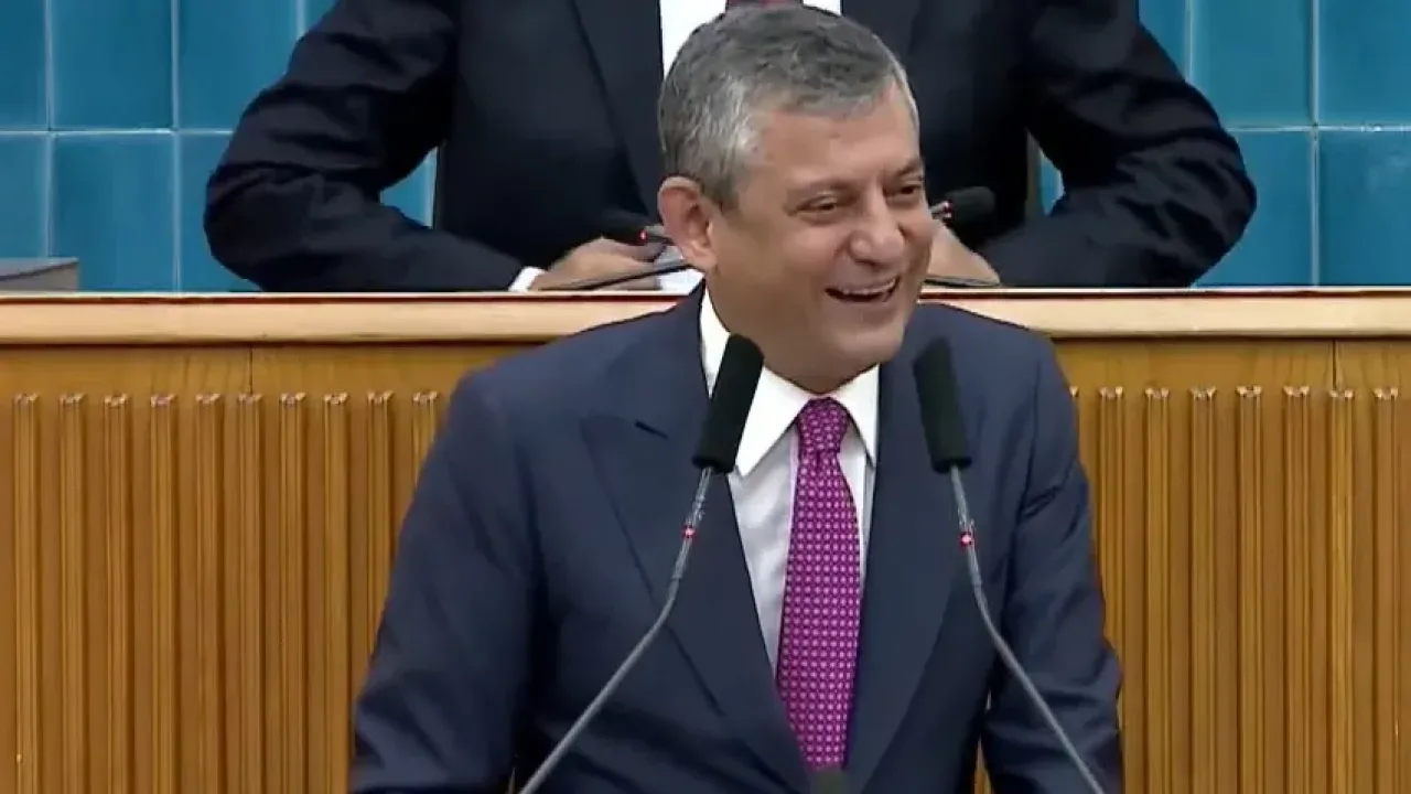Özgür Özel'in dili sürçtü! İlk günün günahı olmaz