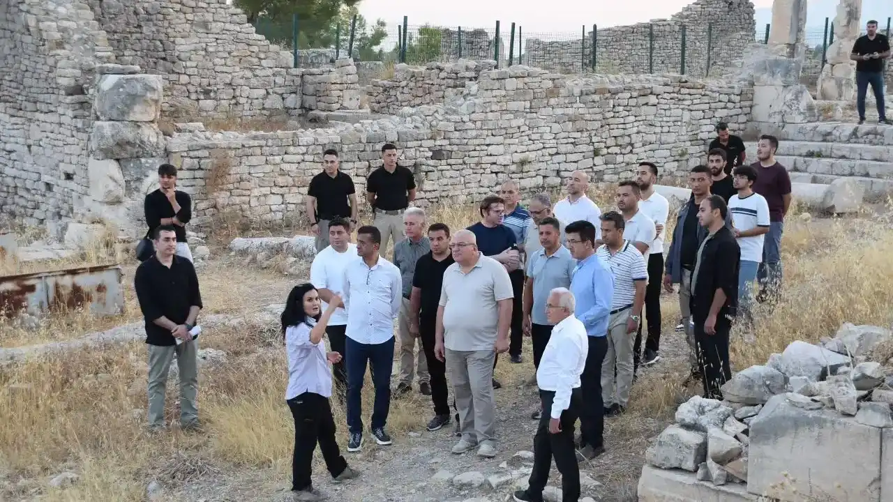 Kumluca'daki Rhodiapolis kazılarına ilgililerden destek ziyareti