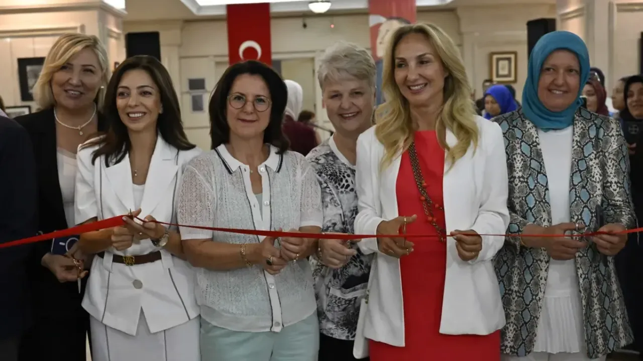 Zafer Çarşısı'nda BELMEK emeği sanatla buluşuyor