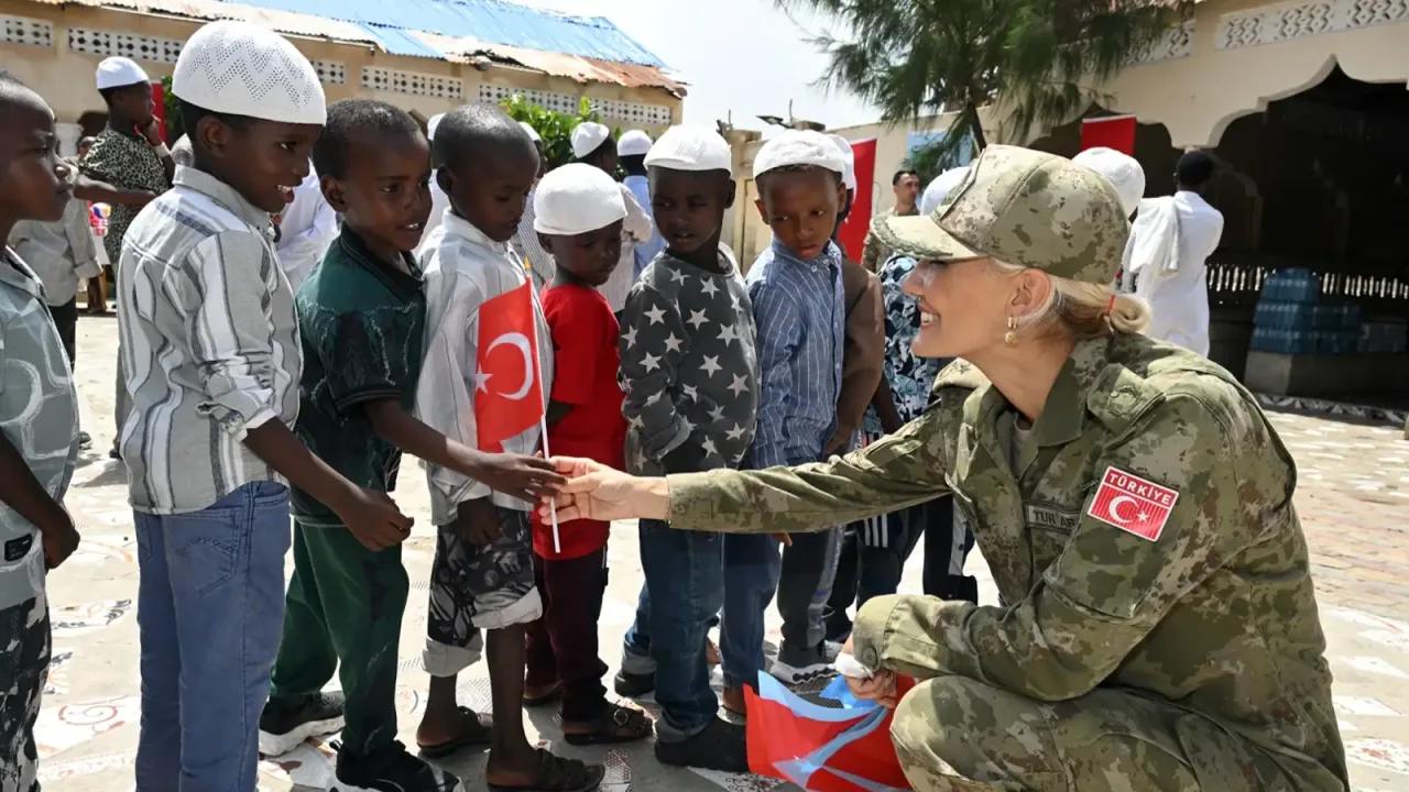 Somali'de Yetim Çocuklara Yardım