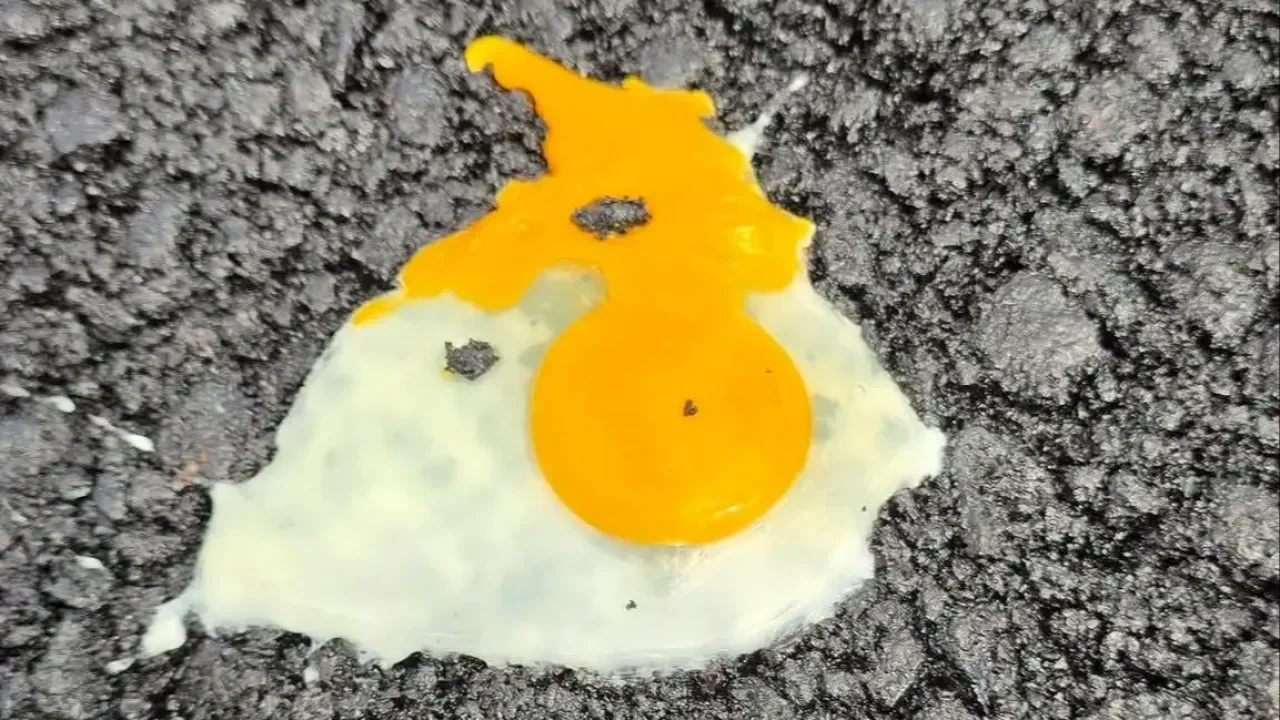 Subaşı'nda asfalt kalitesi yumurta pişirerek sınandı