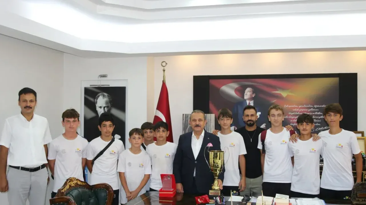 Hokeyde şampiyon Vakfıkebirli öğrenciler Koçal'ı ziyaret etti