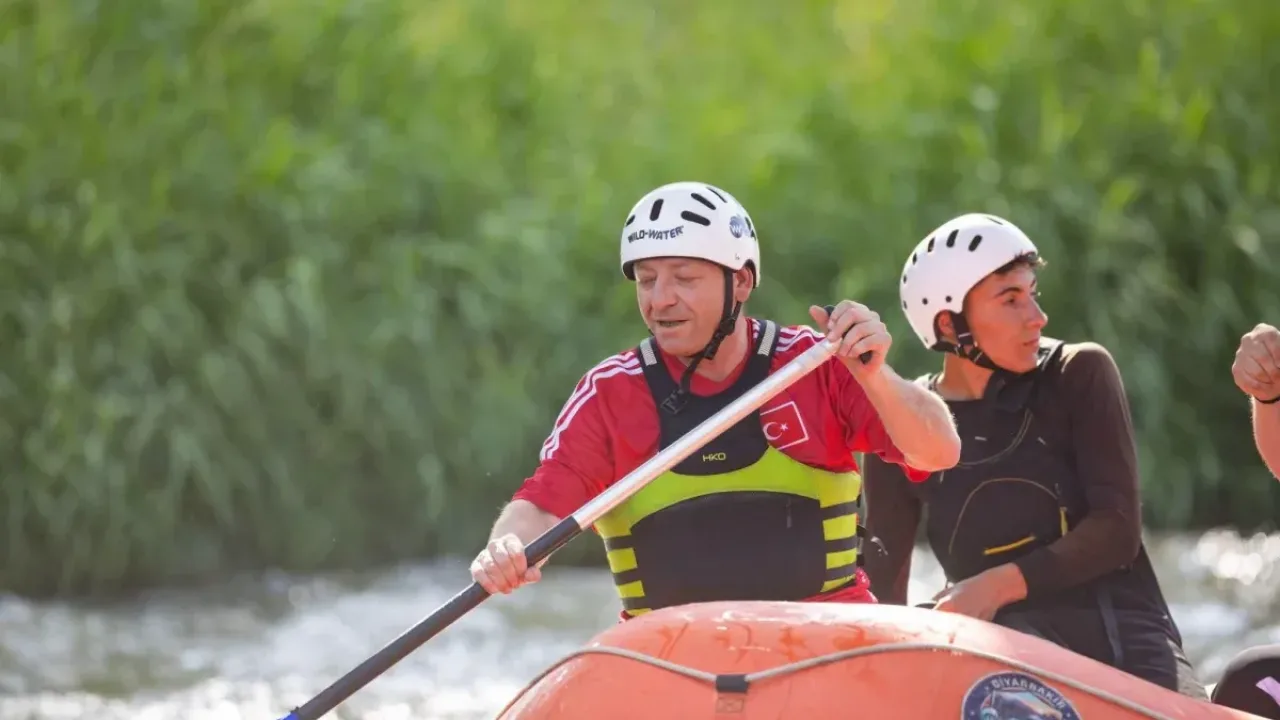 Vali Ziya Polat, Akyaka Kanyonu'ndaki rafting heyecanına katıldı