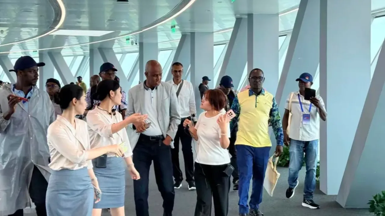 Hunan ziyaretinde Afrika genç medya temsilcileri