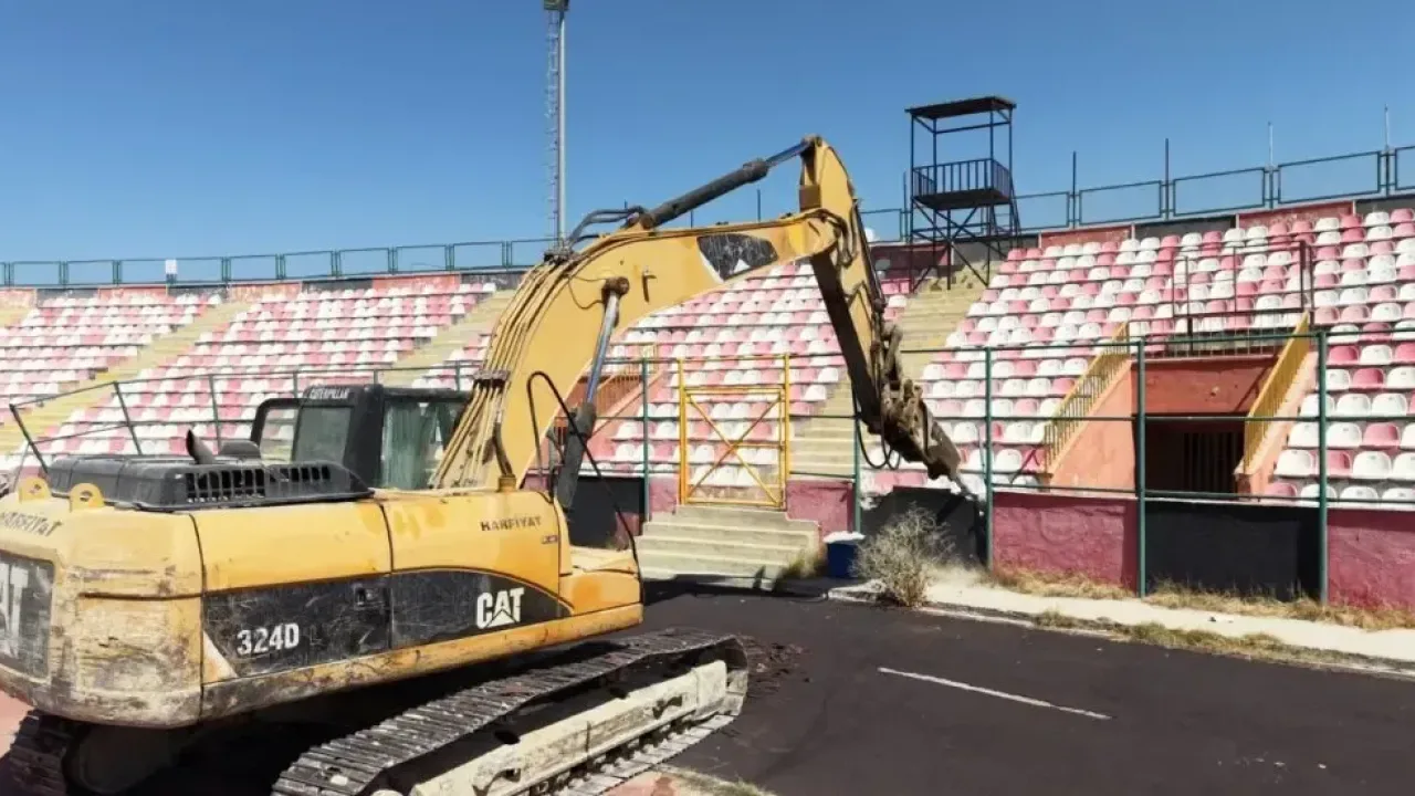 Van Atatürk Stadyumu yıkılıyor: Futbolun efsanevi durağı tarih