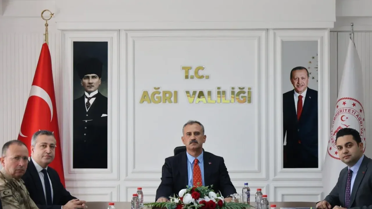 Ağrı'da eğitim güvenliği toplantısı Vali Önder Bozkurt