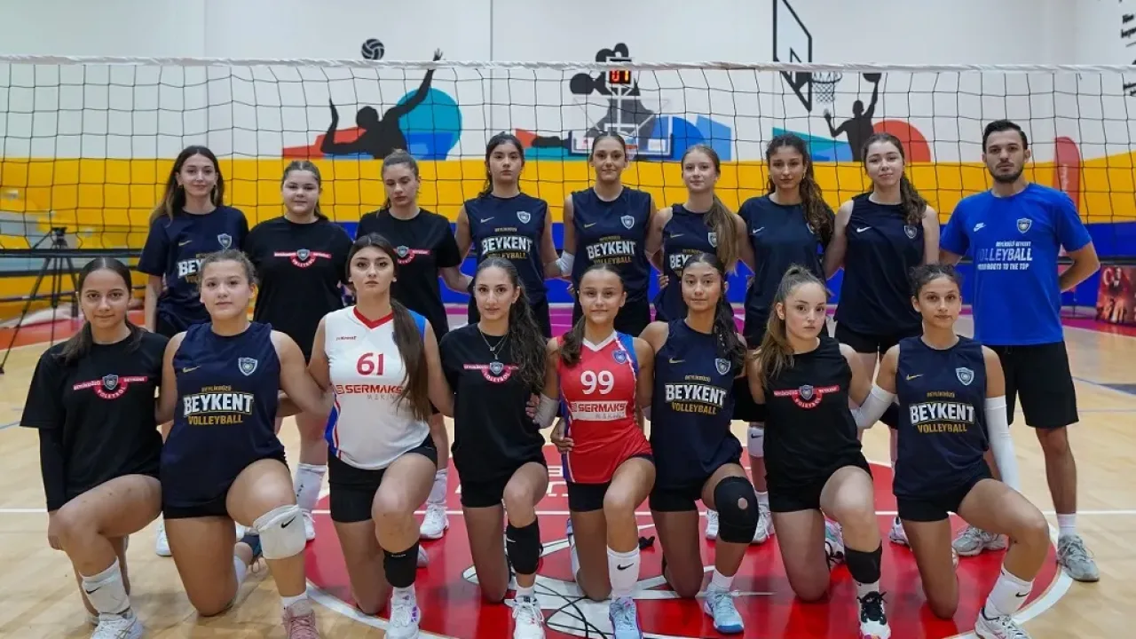 Beylikdüzü'nde yıldız kızlar voleybol şampiyonları belli oldu