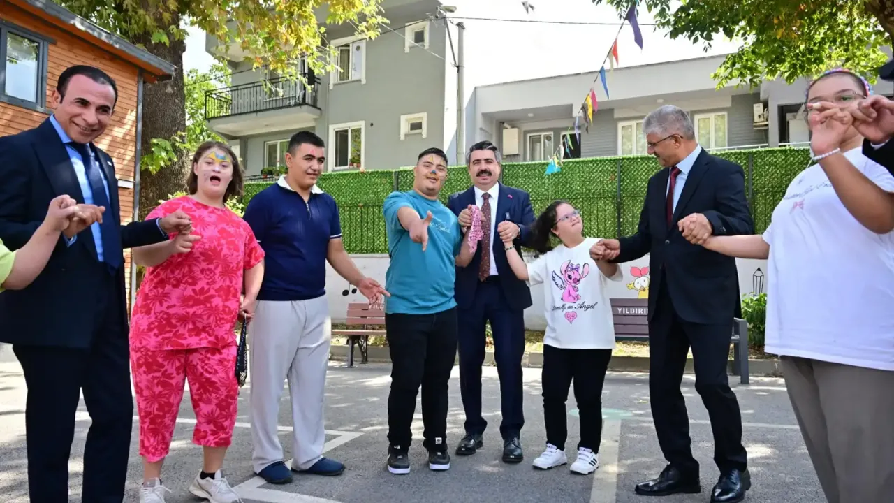 Bursa Yıldırım'da özel öğrencilerin heyecanına ortak oldu