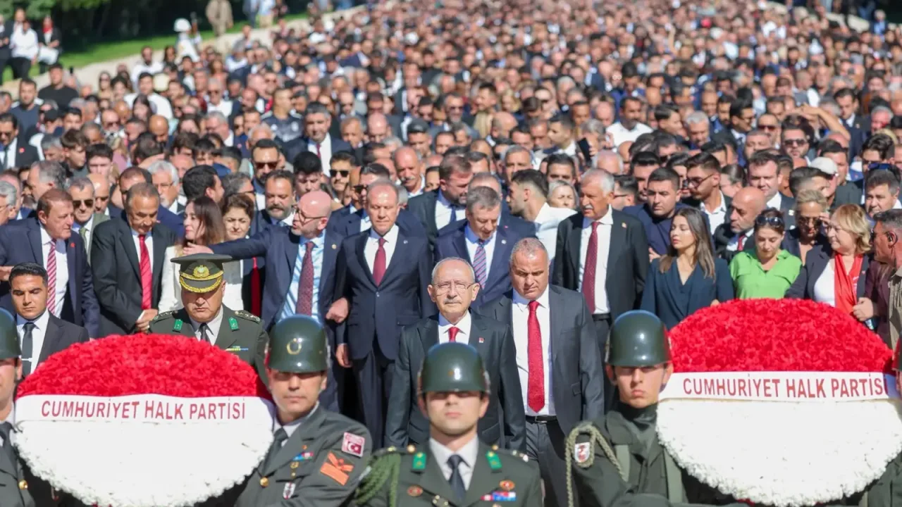CHP’nin 103. kuruluş yıl dönümünde Anıtkabir’de anlamlı tören