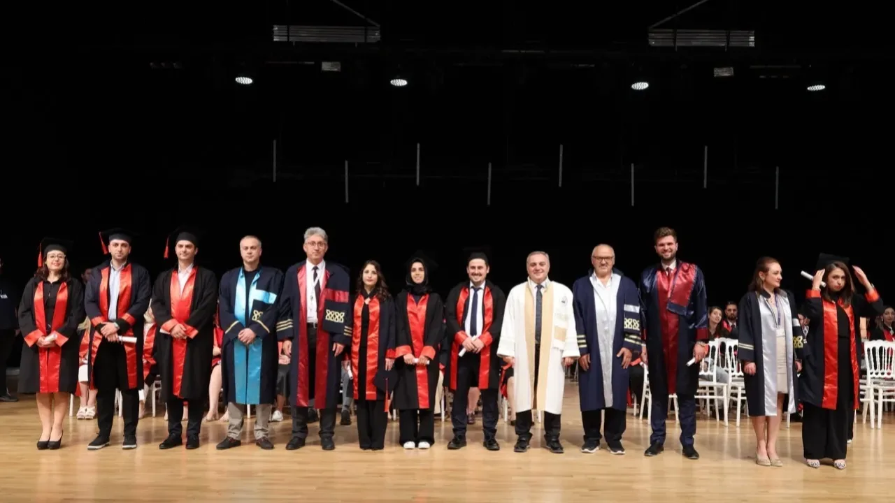ERÜ'de Lisansüstü Mezunları İçin Coşkulu Tören