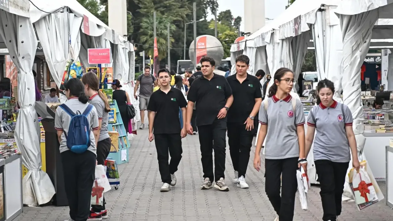 İZKİTAP Kültürpark’ta kitapseverleri buluşturuyor