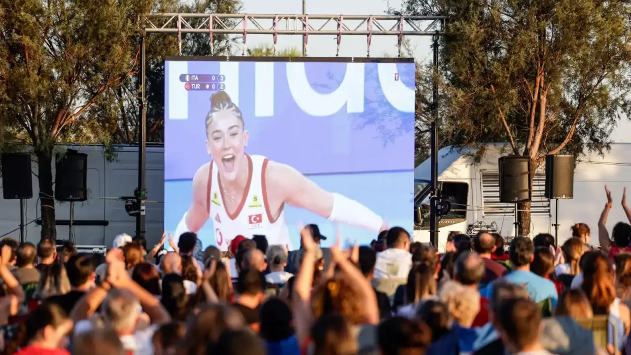 İzmir’de Filenin Sultanları coşkusu
