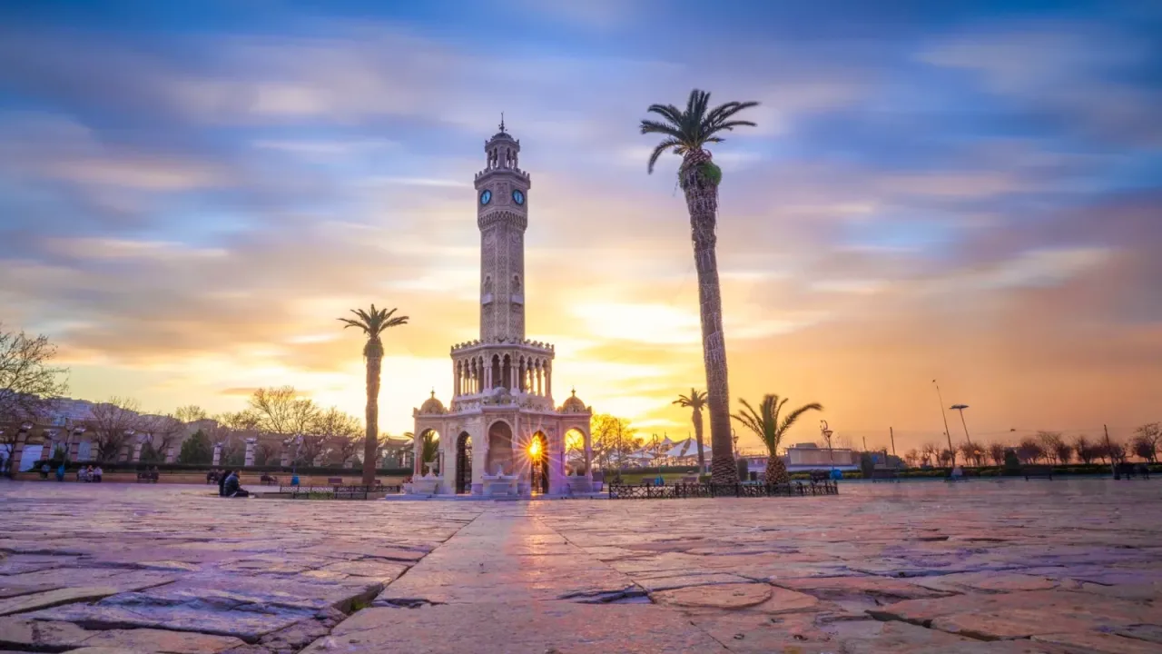 İzmir’in dijital rehberi yenilendi