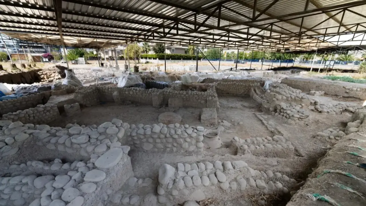İzmir’in Troya’sı... Yassıtepe’den zenginliğin izleri çıktı