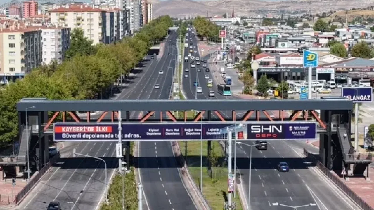 Kayseri Büyükşehir'den yaya güvenliği için yeni üstgeçit modeli