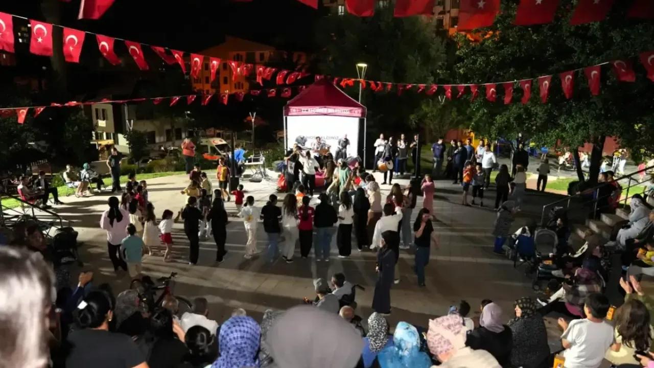 Keçiören’de parklarda müzik ve eğlence sürüyor
