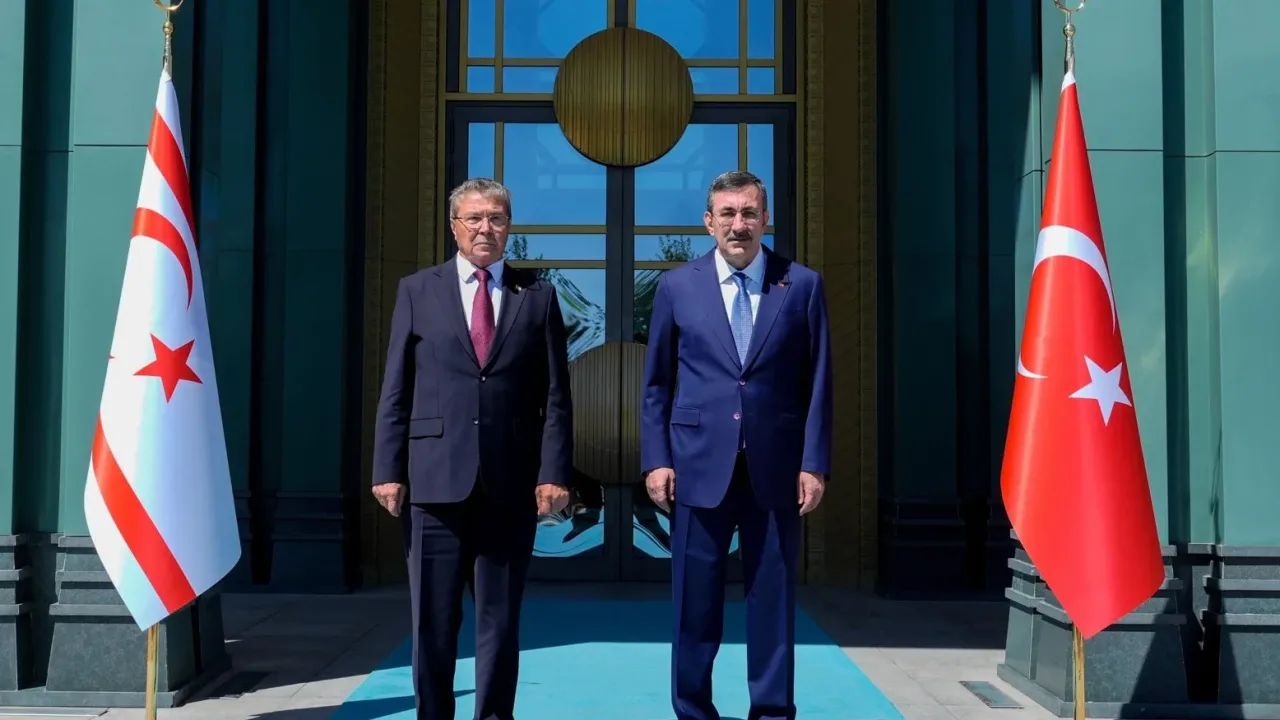 KKTC Başbakanı Ünal Üstel Külliye'de... Girne'de arama kurtarma