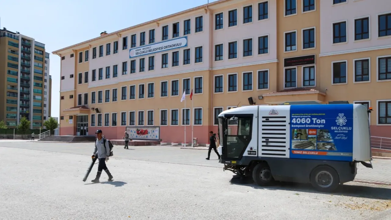 Selçuklu'da okullar yeni yıla temizlik ve bakımle hazırlandı