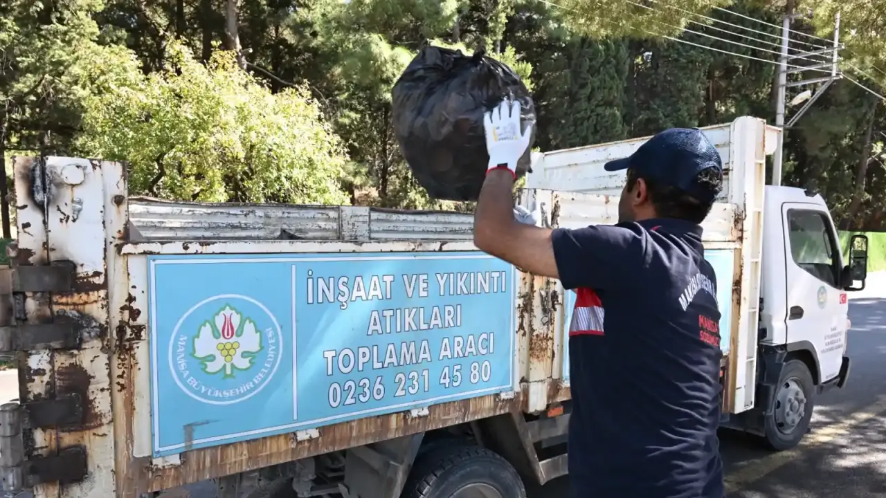 Manisa’da Spil Dağı yolunda temizlik çalışması
