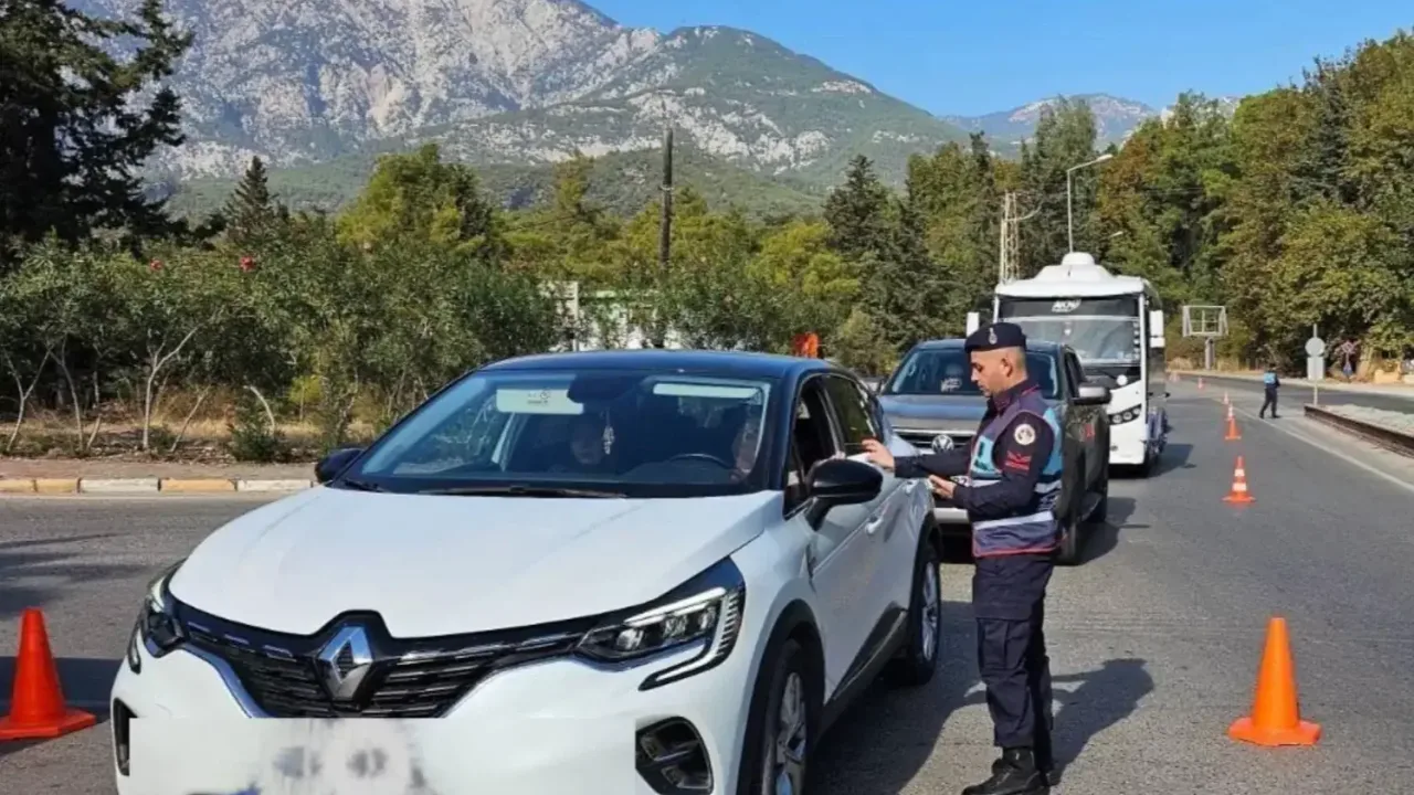81 ilde eş zamanlı dev operasyon: 912 aranan şahıs teslim alındı