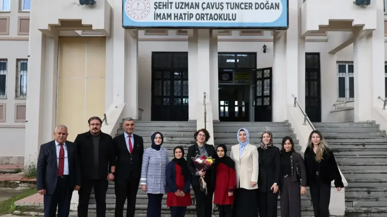Ağrı'da Betül Bozkurt, hafızlık öğrencileriyle buluştu
