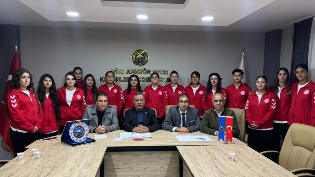 Ağrı Kadın Futbol Takımı’na kapalı saha ve deplasman desteği