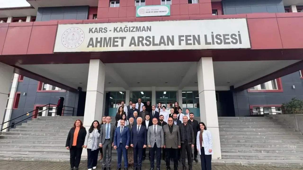 Ahmet Arslan, Kağızman’da kendi ismini taşıyan liseyi ziyaret