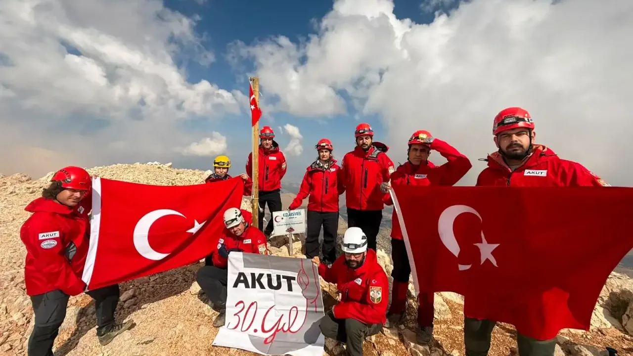 AKUT’un 30’uncu yılına '30 Yıl 30 Zirve' projesi