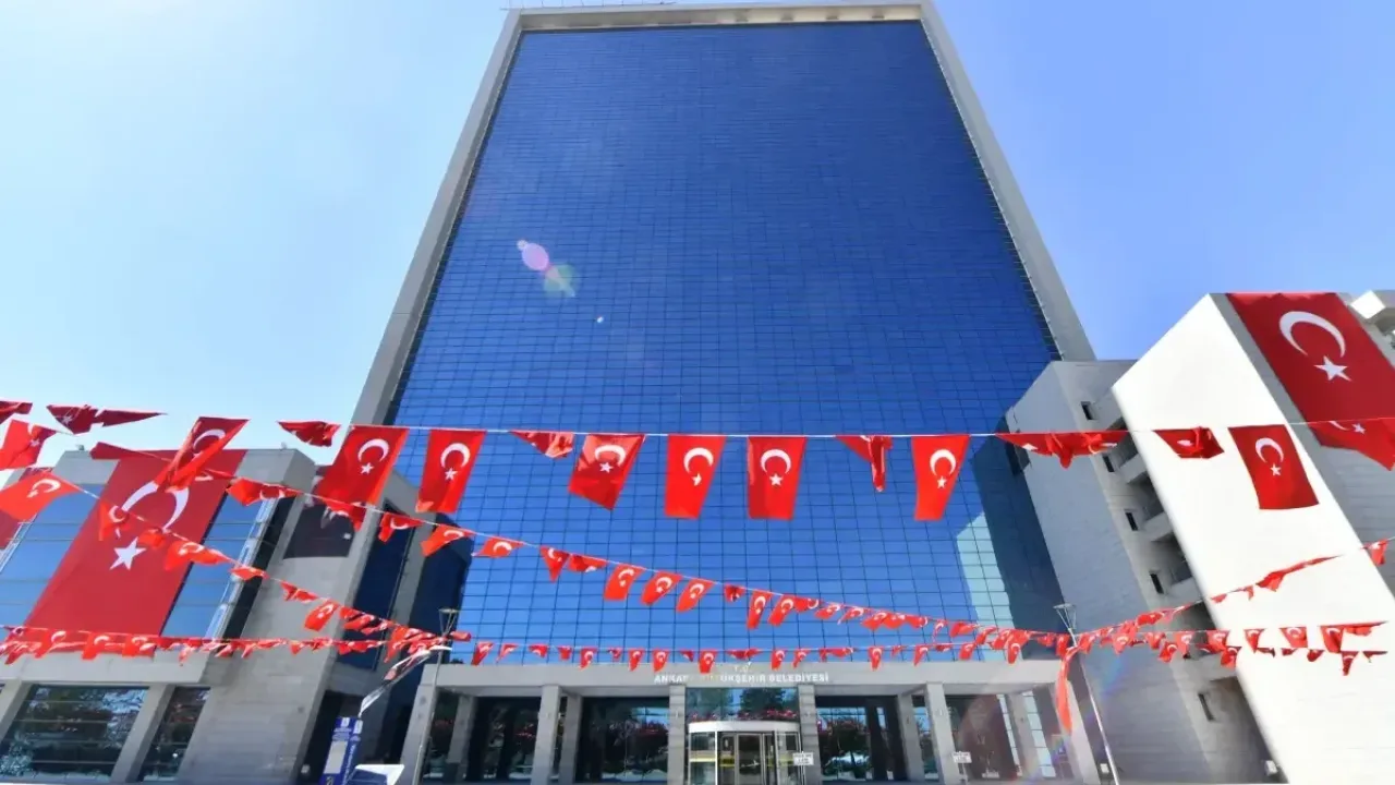 Ankara Büyükşehir’den metro istasyonu ve alt geçitte kanopi