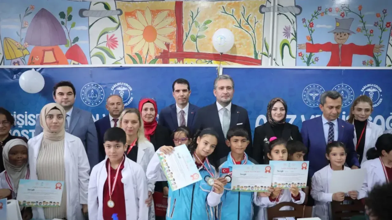 Ankara’da İşitme Engelli 100 Öğrenci Sağlık Elçisi Oldu
