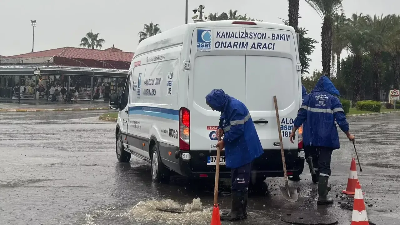 Antalya Büyükşehir yağmur teyakkuzunda! 464 personel sahada