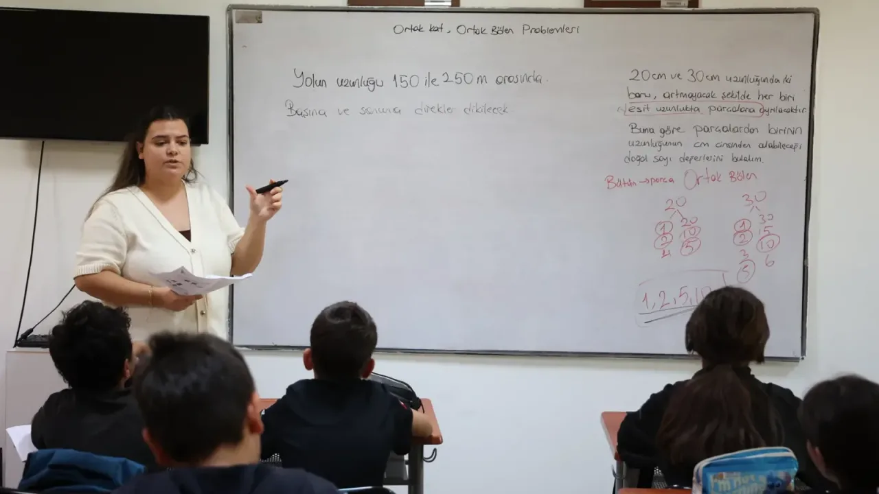 Antalya'da 8 bin öğrenciye ücretsiz eğitim desteği