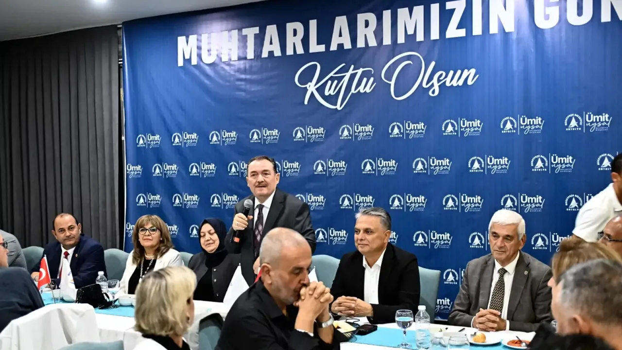 Antalya'da Başkan Uysal, muhtarlarla bir araya geldi
