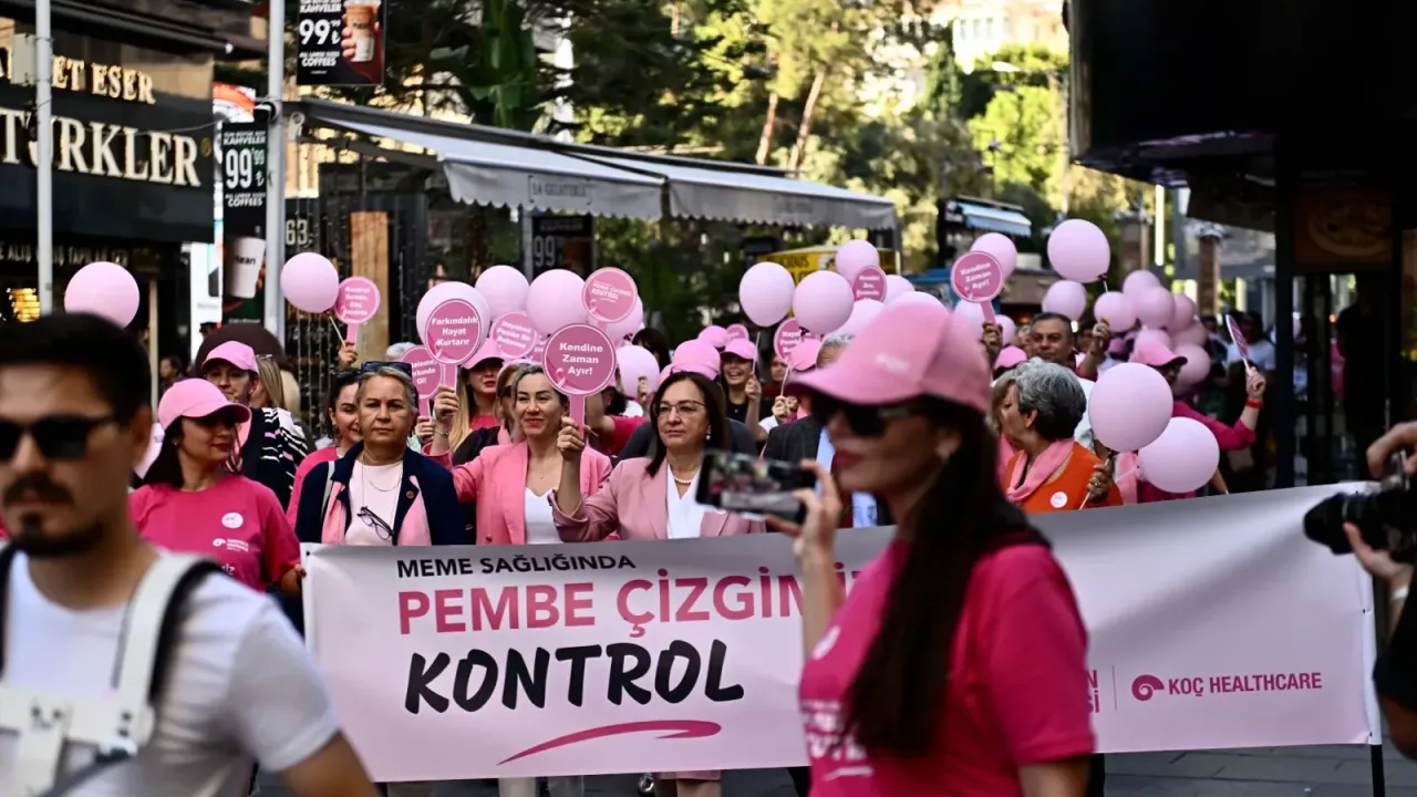 Antalya'da meme kanserine karşı farkındalık yürüyüşü