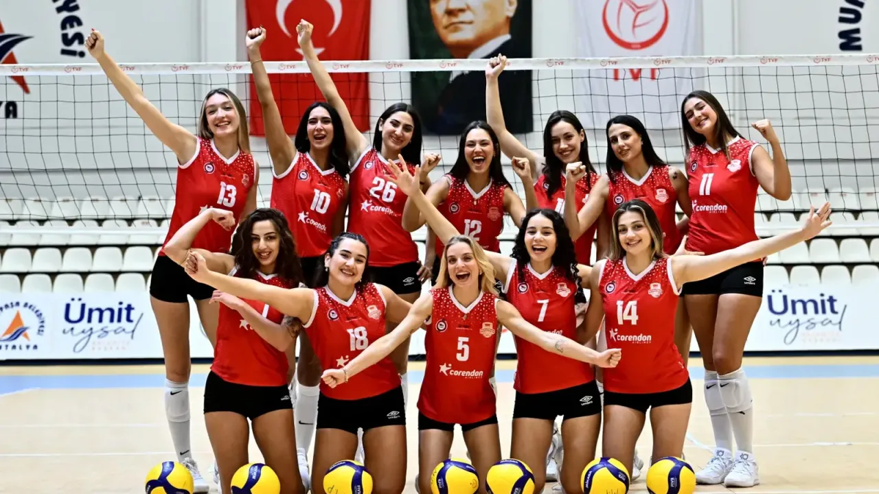 Antalya'da Muratpaşa'nın Sultanları sahadan 3-0’lık galibiyetle