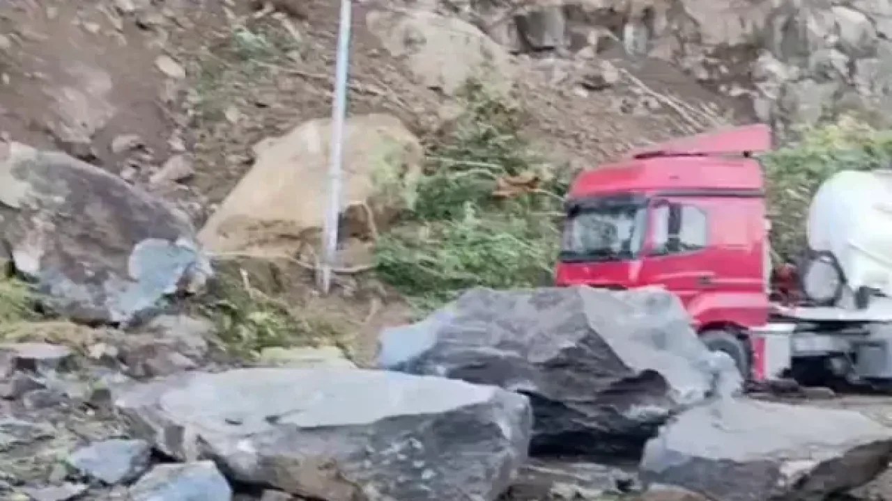 Artvin Hopa’da heyelan: 1 ölü