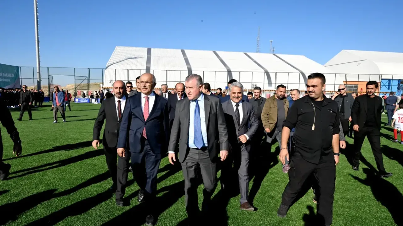 Bakan Bak'tan Malatya'da Melekbaba Spor Tesisine tam not