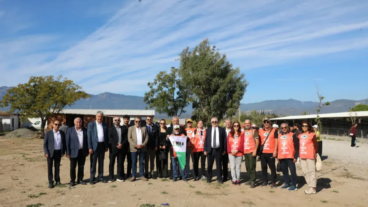 Balıkesi Edremit'te fidanlar toprakla buluştu