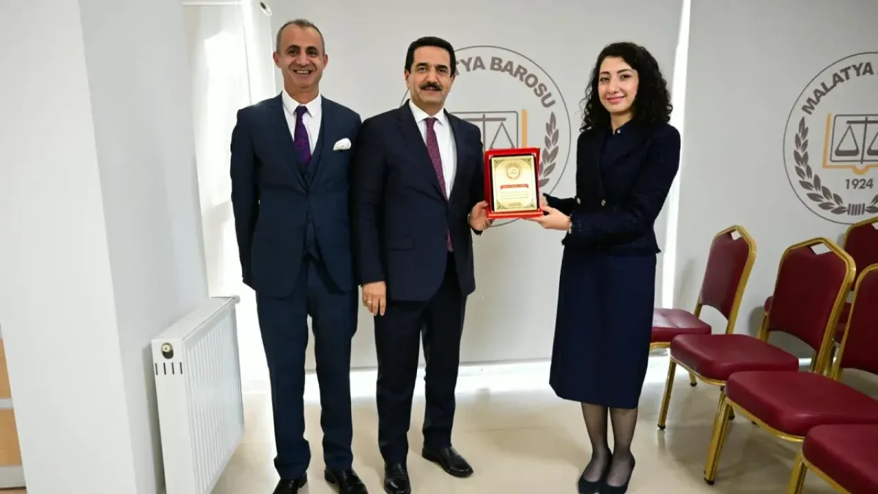Başkan Taşkın, genç avukatlarla meslek hayatındaki deneyimlerini