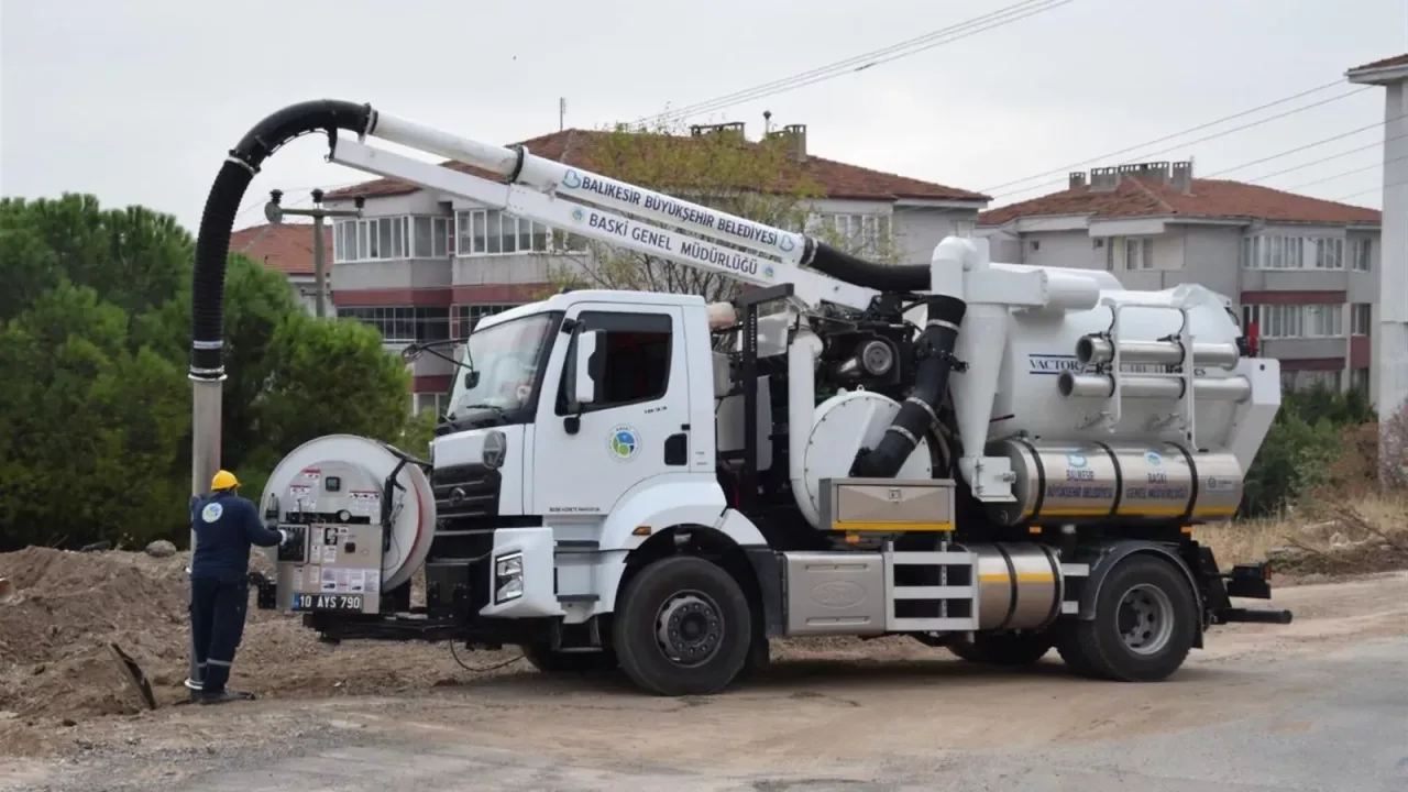 BASKİ’nin yeni vactorları sahaya indi
